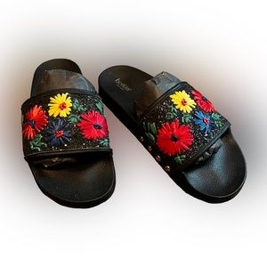 Botkier flower and rhinestone leather upper slides size 10